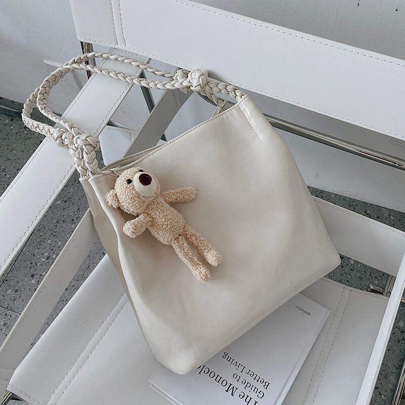 シンプルな大きなバッグ女性2020新しいトレンディなファッション大容量ショルダーバッグバージョンのネット赤クマペンダントトートバッグ Tiancai_Wing_Bag5128184