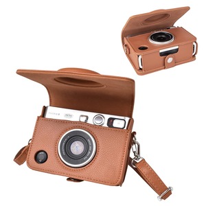 【数量限り】kinokoo チェキフィルム instax mini evo ケース 精密充電ポート&写真プリント口付き PUレザーチェキevoカメラバッグ fuji mini evo カメラアクセサリー 調整可能ショルダーストラップ&取り外し可能プロテクティブカバー付き ケースを取り外せずに充電でき(ブラウン)