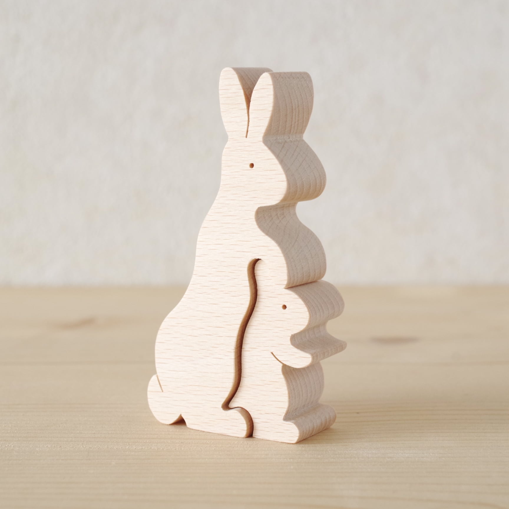 小黒三郎 立つウサギの親子 | 木のおもちゃ専門店 おもちゃ箱 イカロス