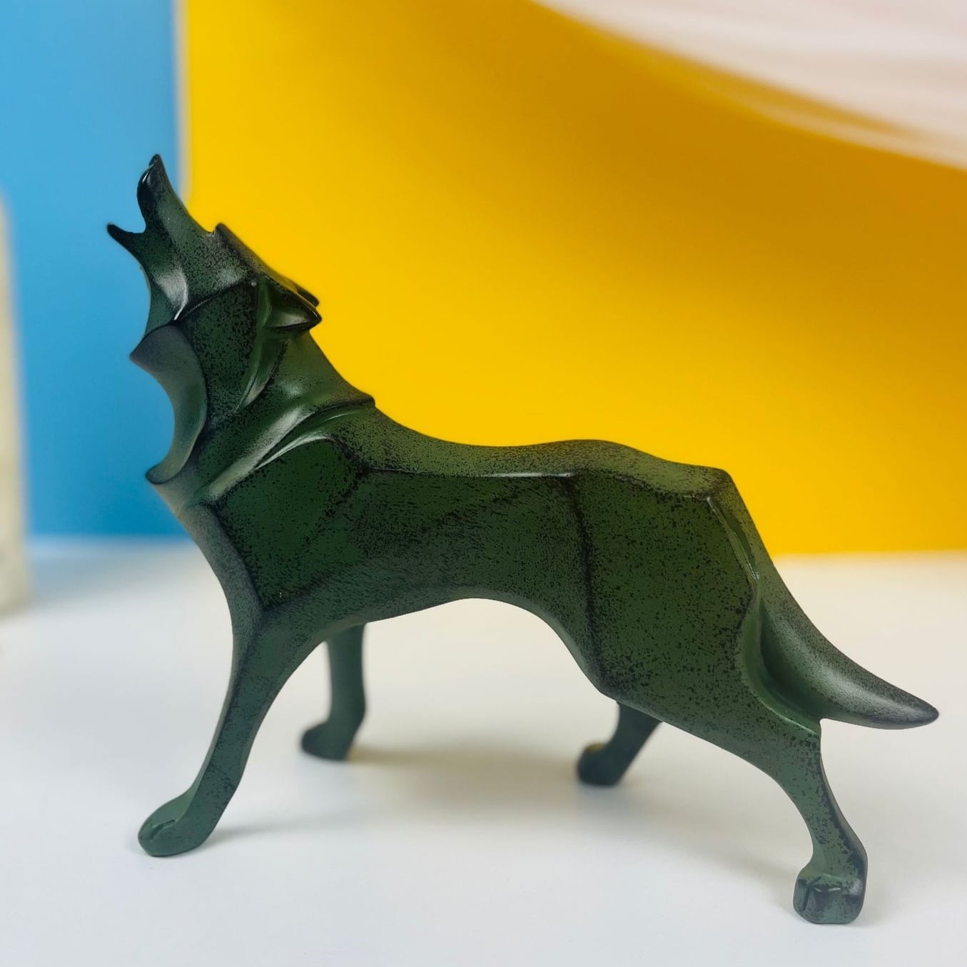 北欧のクリエイティブなオオカミの置物 | Russel 海外インテリア