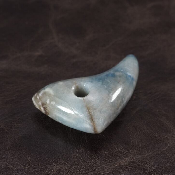 糸魚川翡翠 コン沢 青翡翠 いるか勾玉 19.4g Itoigawa Blue Jadeite