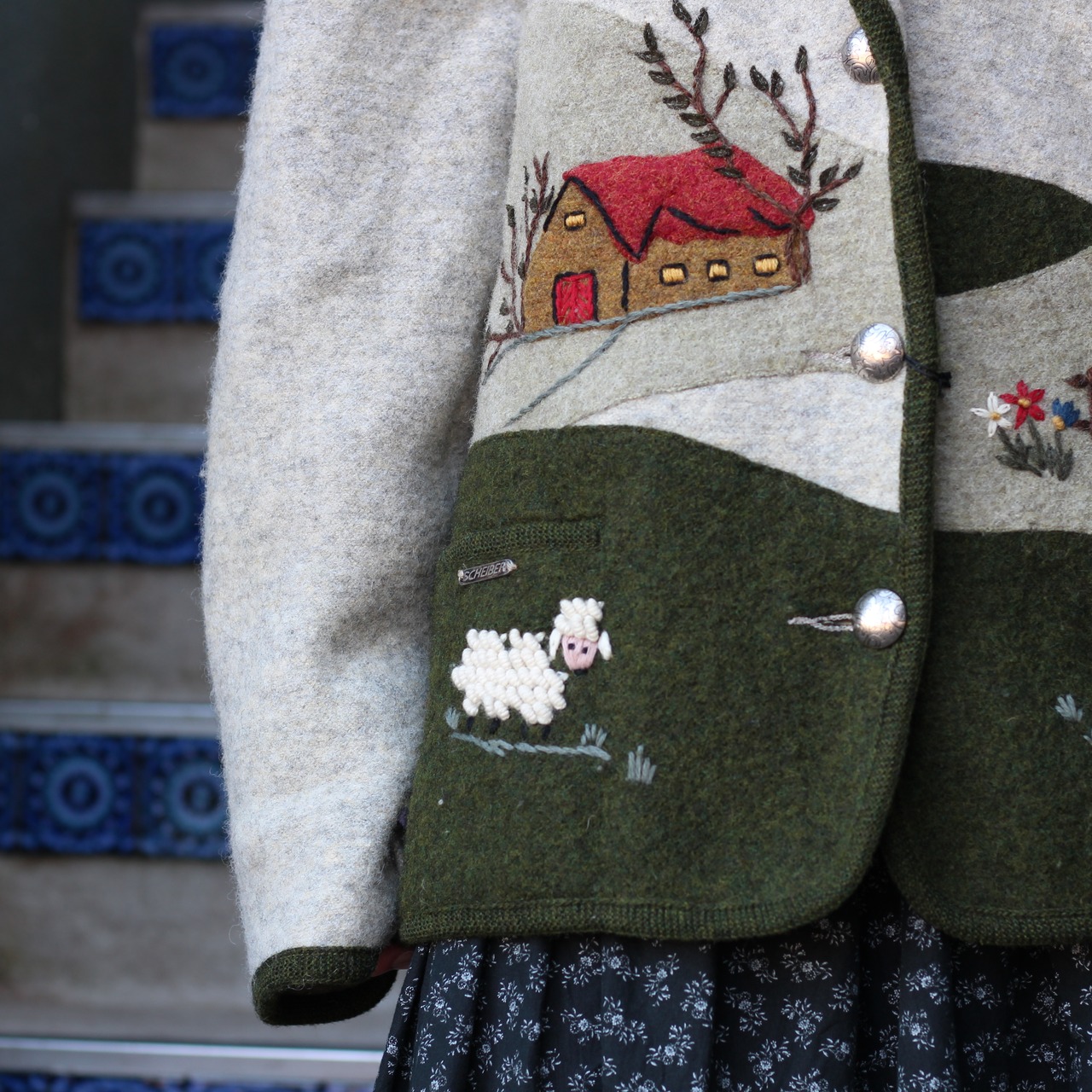 EU VINTAGE SIGI SCHEIBER HAND MADE SHEEP DESIGN EMBROIDERY 