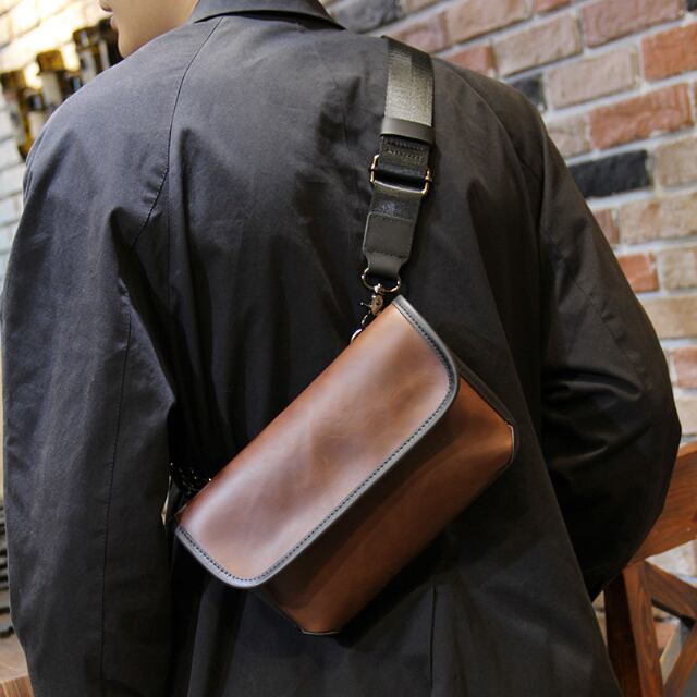 【予約販売】ショルダーバッグ メンズ シンプル ミニバッグ ブラウン 斜め掛け メッセンジャー 旅行 トラベル こなれ感 お洒落 韓国 トレンド