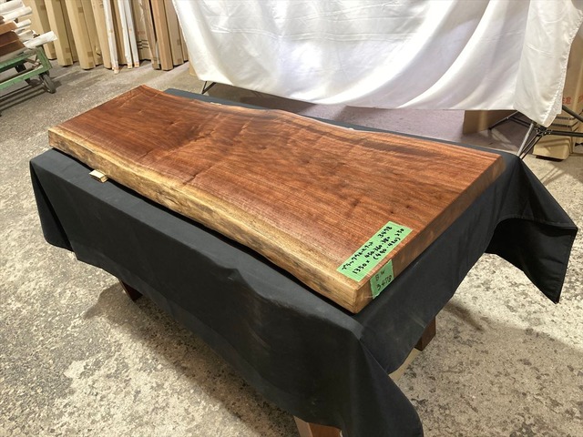 ブラックウォールナット3478　一枚板無垢 乾燥材　1350ｘ450-360-380ｘ50mm 片耳　カウンター　センターテーブル　ダイニングテーブル