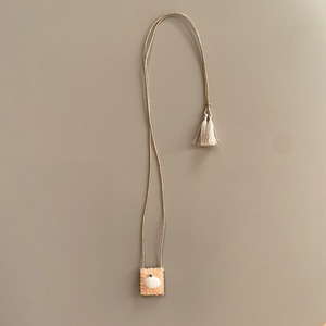 See Real Flowers_shell necklace