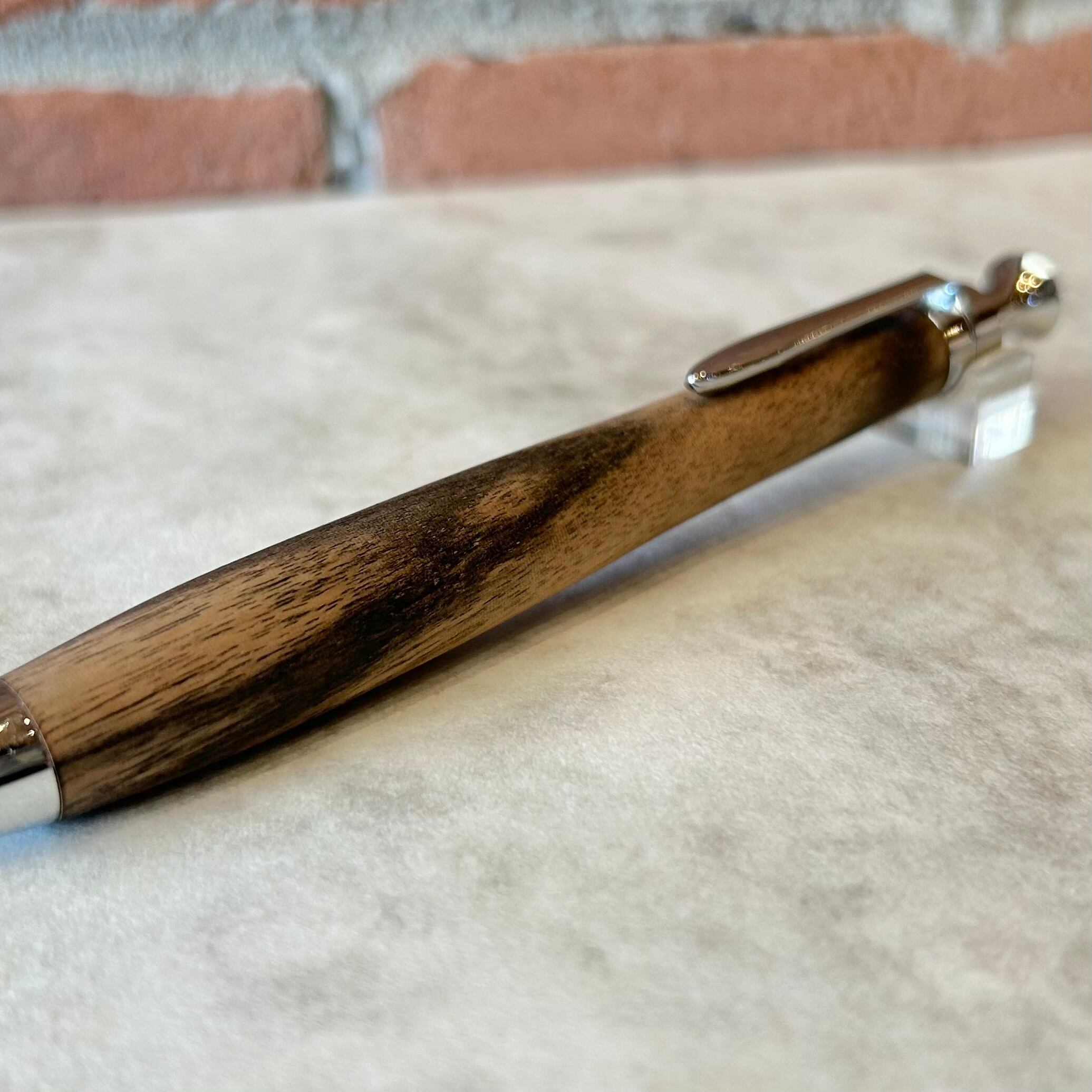 こぶた工房 【黒柿①】 ボールペン換装可 | ペンネジューク