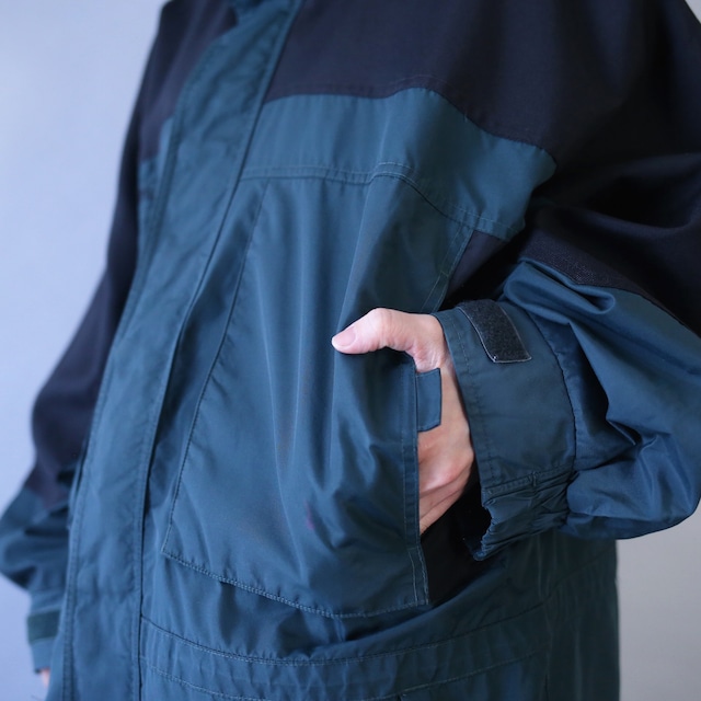 "Columbia" black × green good bi-color over silhouette mountain jacket