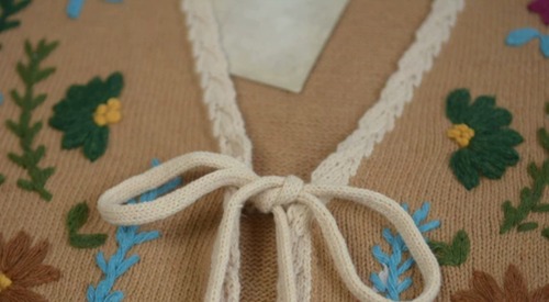 Vネックフラワー刺繍ニットベスト ・12052
