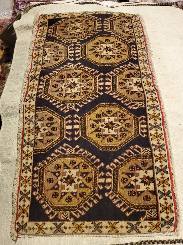 絨毯クエスト40【No.38】※現在、こちらの商品はイランに置いてあります。ご希望の方は先ずは在庫のご確認をお願いします。