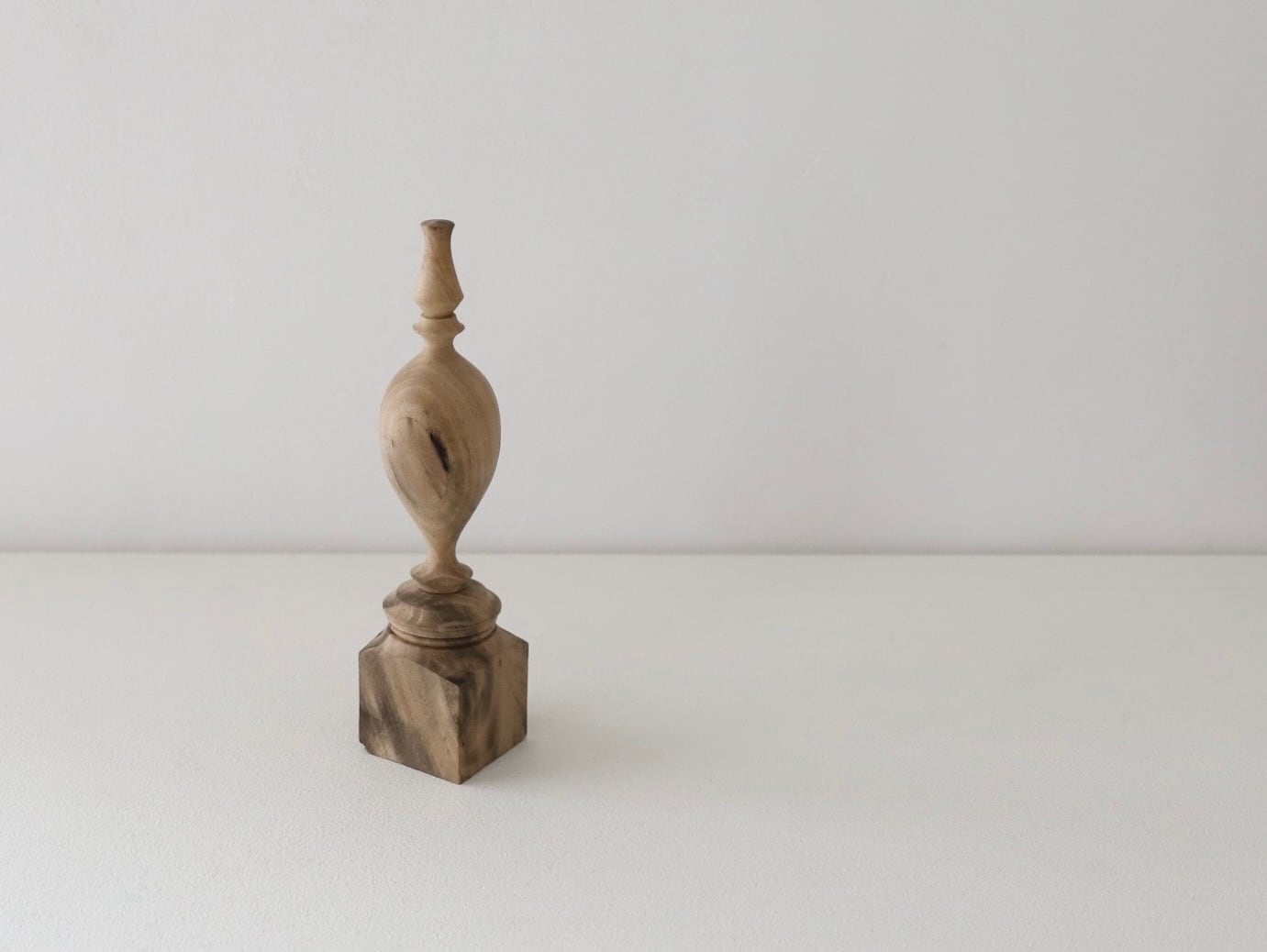 市川岳人 リングスタンド 黒柿 1 | Galerie NUAGE