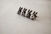 フランス ４人のうさぎとアンニュイなシルバーブローチ アンティーク