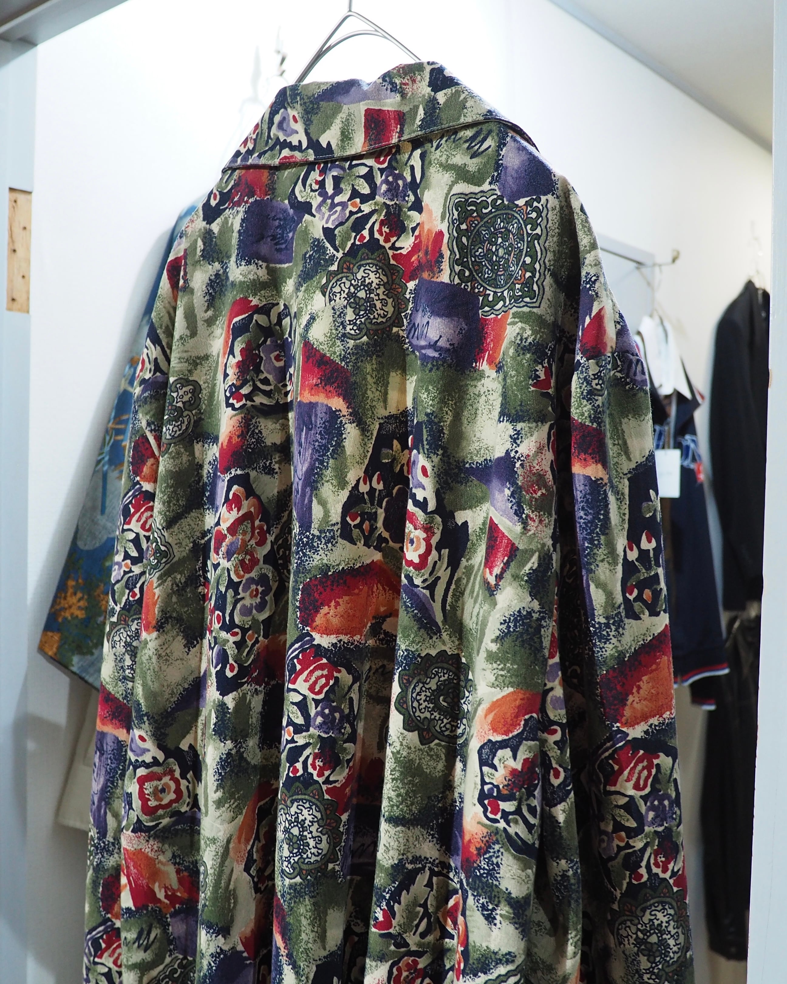 ” Made in USA ” Beautiful Botanical Flower painted vintage loose jacket