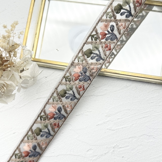 1ロール　パステルクロス　[グレー]インド刺繍リボン　2993-1R