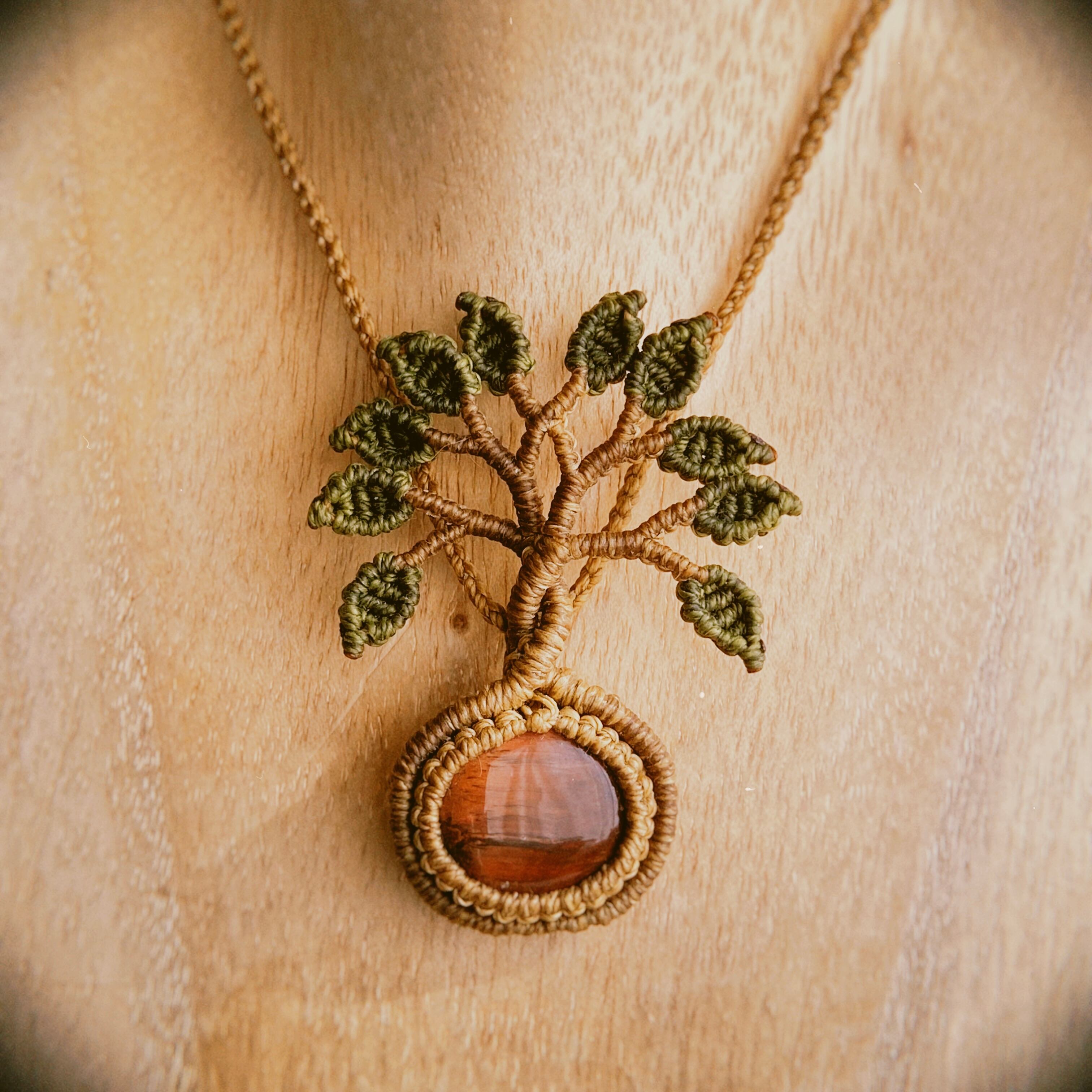 4種の天然石のモザイクマクラメネックレス