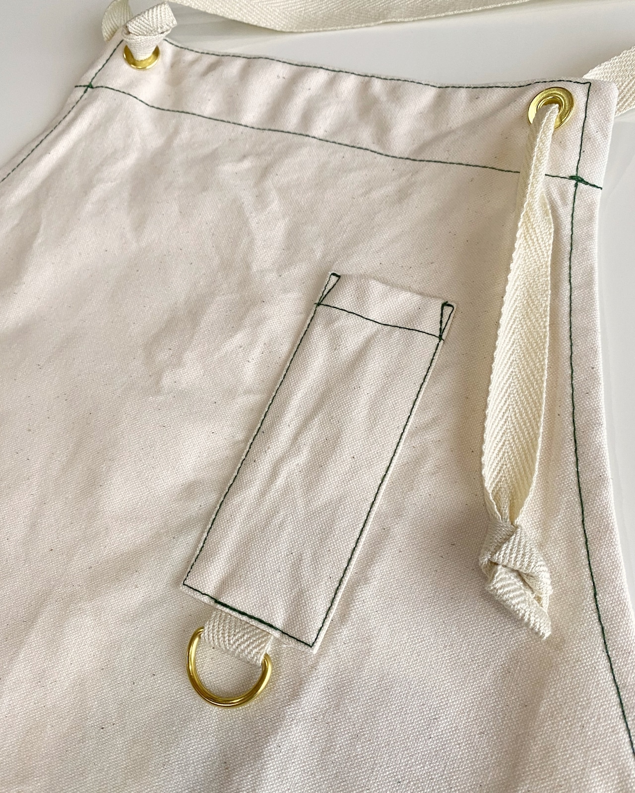 Daily apron KI [green stitch] / デイリーエプロン（キナリ）＊グリーンステッチ