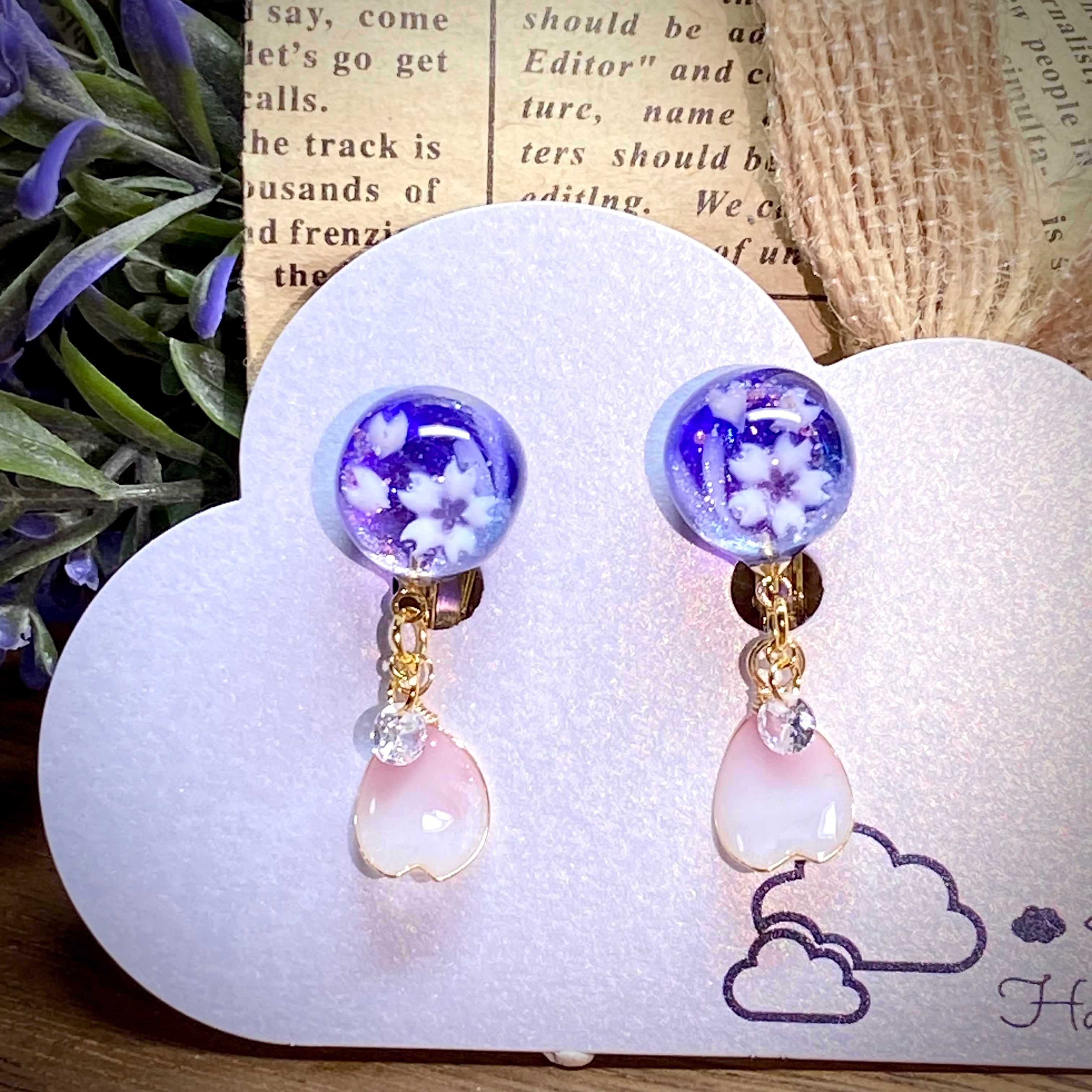 レジンネジバネ式イヤリング  揺れる桜とキュービックジルコニア/パープル