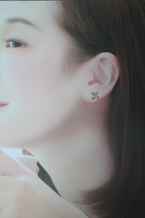 キラキラクローバーのシルバーピアス