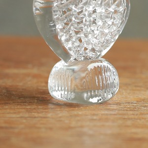 くりっとしたお目めがかわいい、ガラスのフクロウ 2