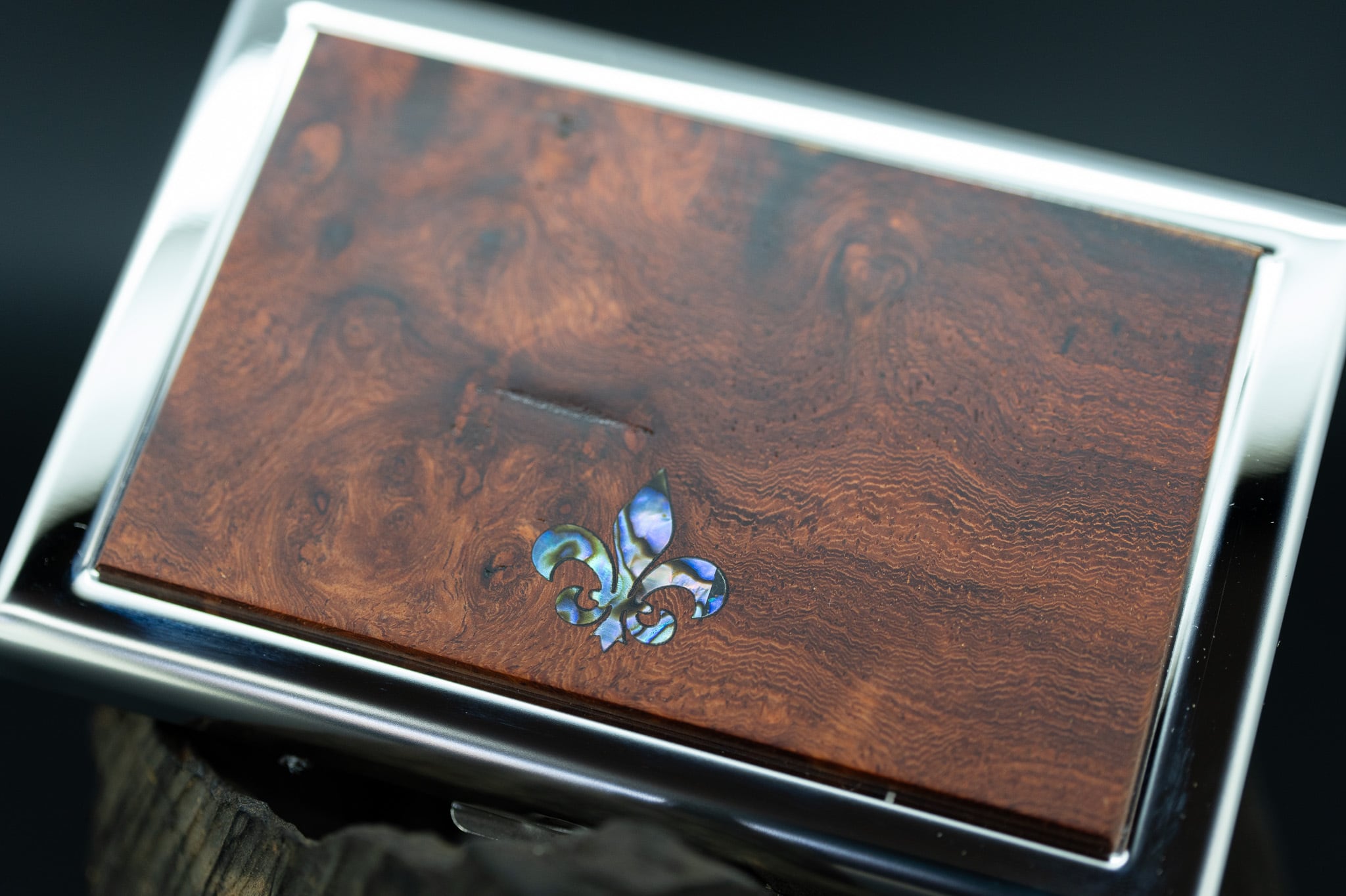 ※【朱色の銘木】 花梨瘤 紅白 カードケース silver フルールドリス 象嵌