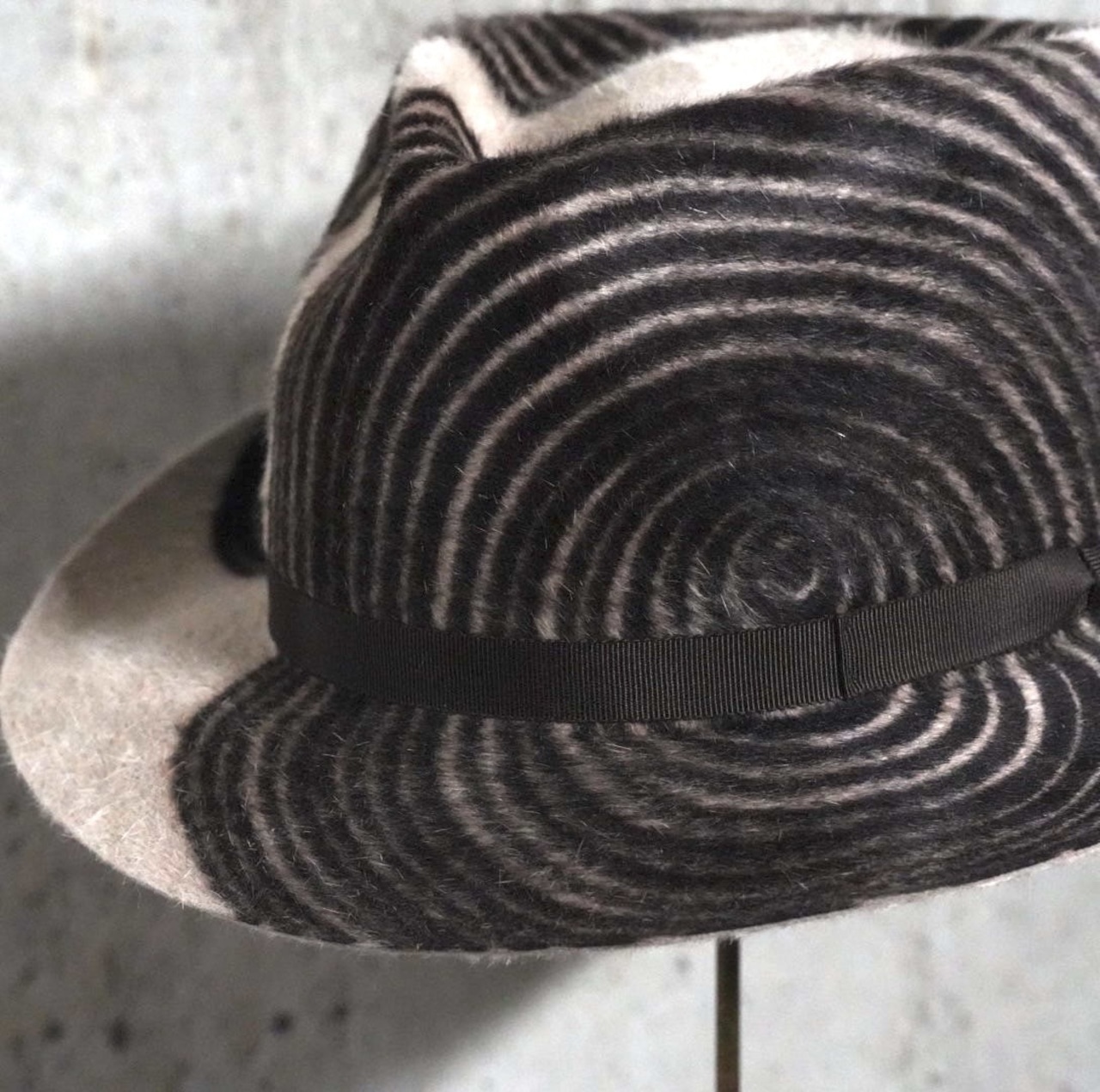 【HeArT&Co. (ハートアンドコー)】チェコ メデューサベル スパイラル柄