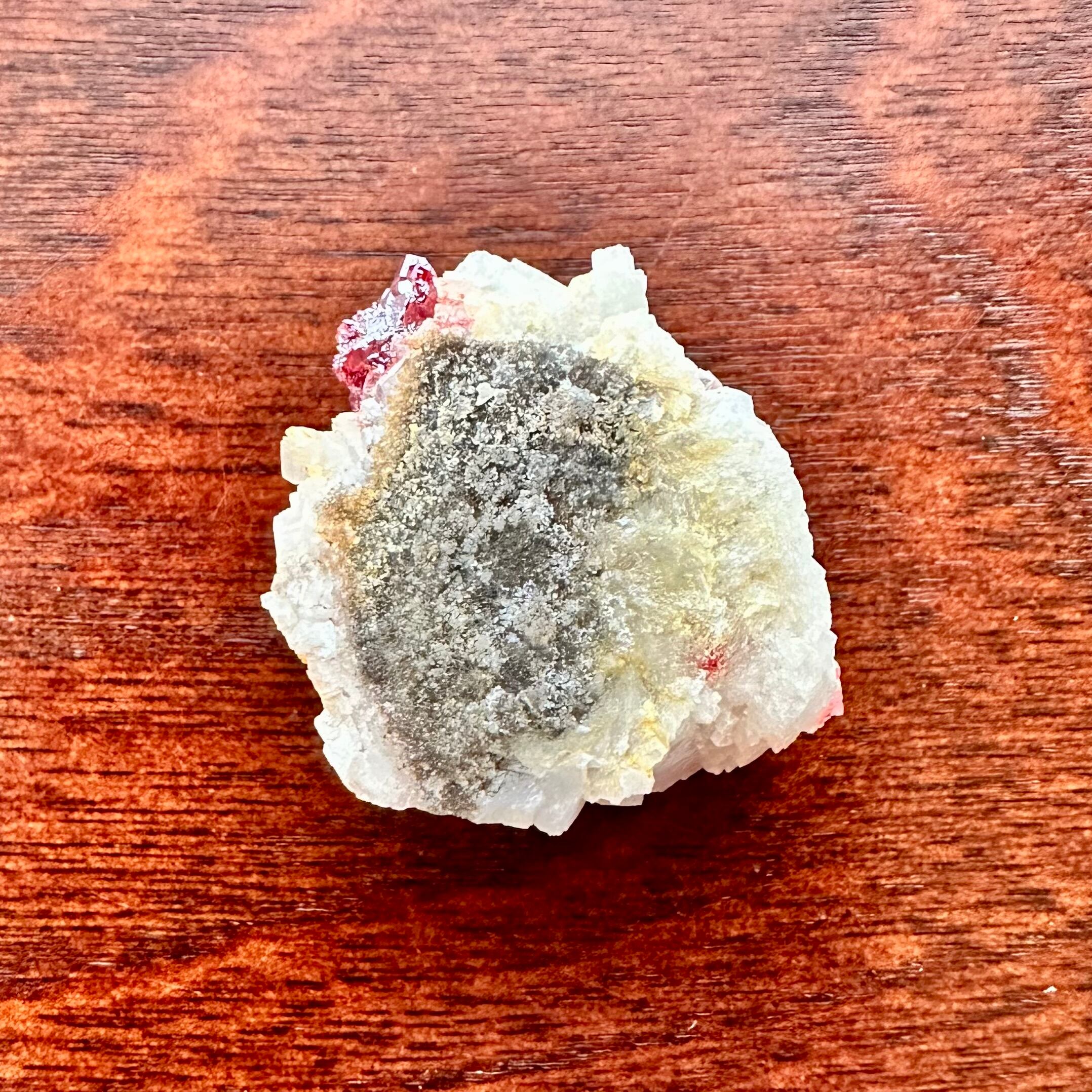 シナバー・ドロマイト　中国産　鉱物標本 シナバー・ドロマイト 中国産 鉱物標本