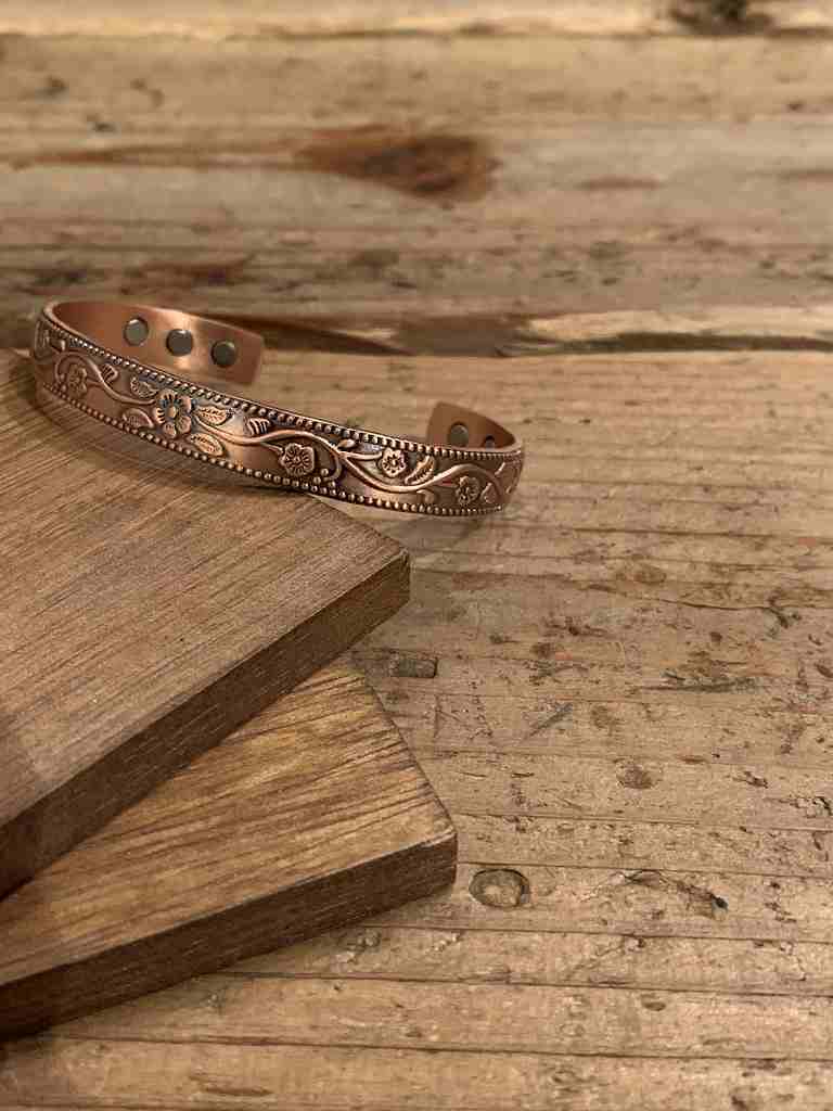 Botanical Motif Engraving Design Bangle