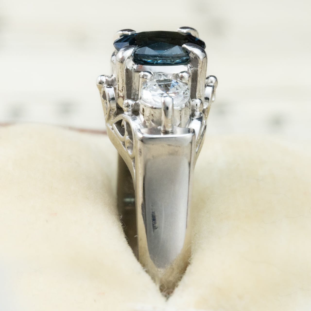 Pt900 天然サファイア 2.47ct × ダイヤモンド 昭和レトロ リング｜3