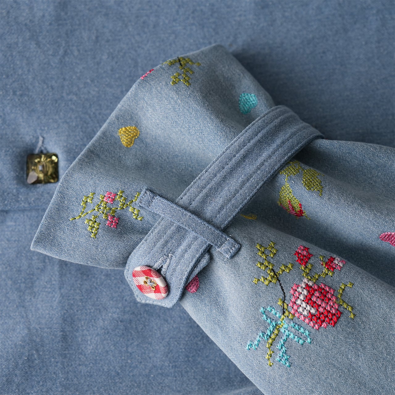 タマオワールド デニムコート 刺繍デニムコート Collarless embroidered coat (Light blue