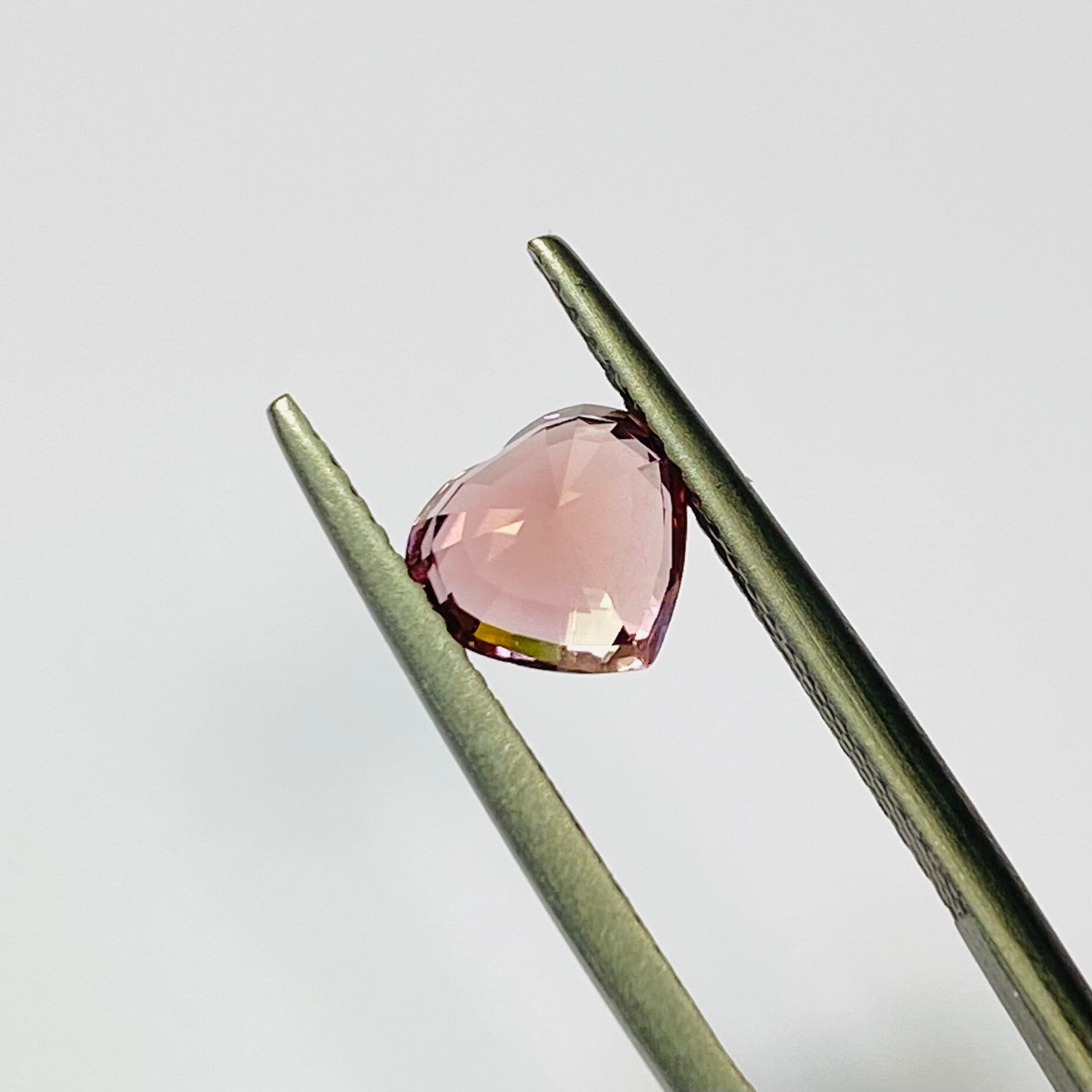 オレンジピンクカラーのトルマリンハート