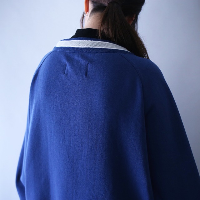 "刺繍" COWBOYS logo design over silhouette sweatshirt