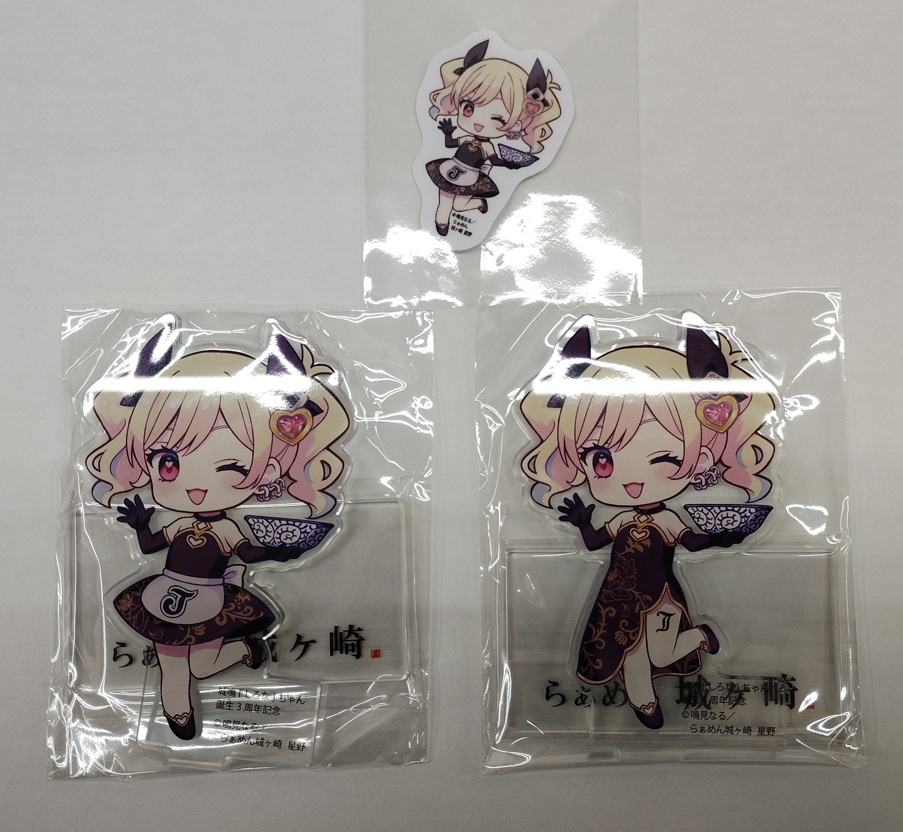 【単品注文不可・数量限定】『【特別セット】「城鳴(しろな)ちゃん」アクリルスタンド2種+(おまけ)ダイカットステッカー1枚』