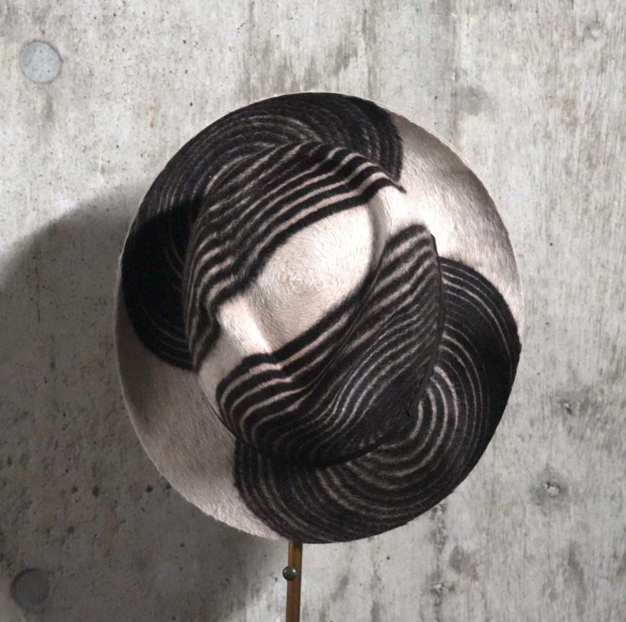 【HeArT&Co. (ハートアンドコー)】チェコ メデューサベル スパイラル柄