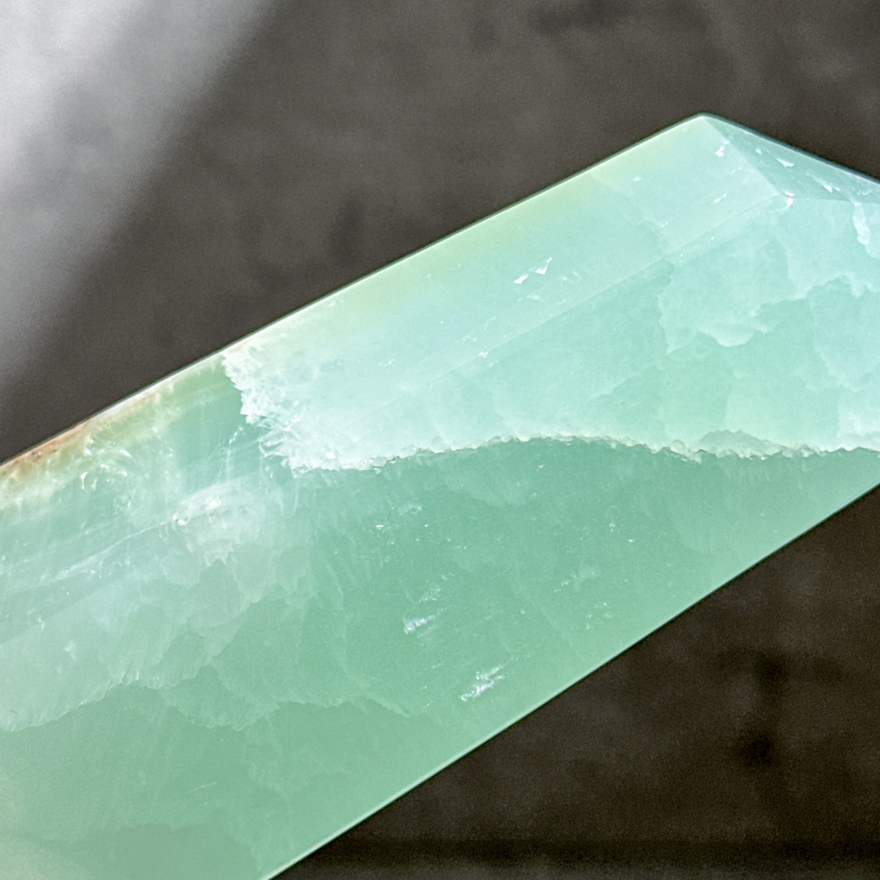 ピスタチオカルサイト タワー23◇Pistachio Calcite◇天然石・鉱物