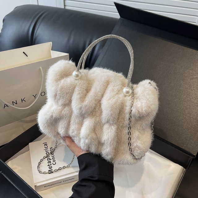 【パーティードレス】パーティードレス 結婚式 バッグ 小さめ クラッチバッグ ファーバッグ パール 20代 30代 40代 ワンピース お呼ばれドレス 二次会 結婚式フォーマル 入園式 卒園式 入学式 卒業式 謝恩会 受付 成人式 同窓会 食事会 女子会 婚活 披露宴 七五三 お宮参り 演奏会 発表会 パープル ホワイト 白 ブラウン 茶色 ライトパープル 紫 ブラック 黒 ピンク ライトグリーン 緑