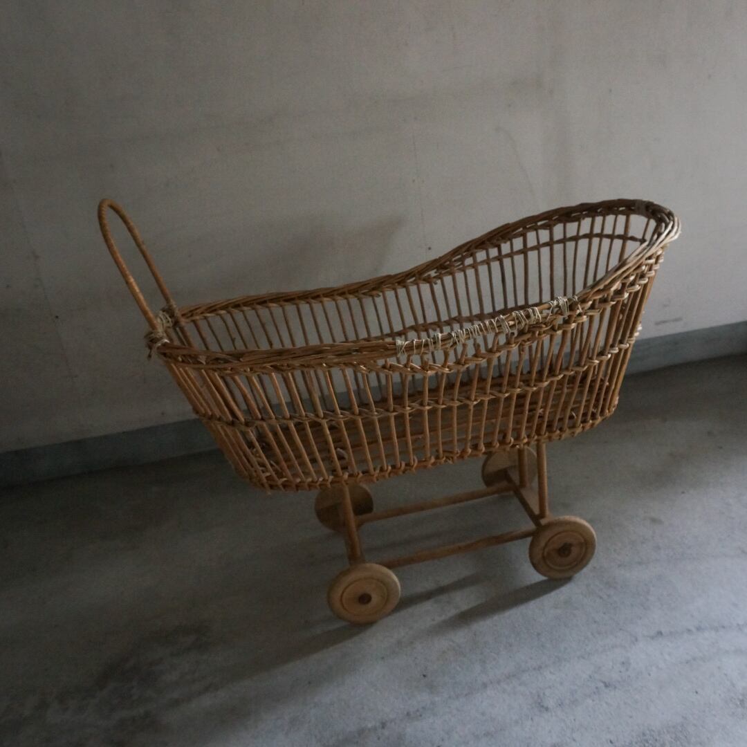 古いフランスの木製カート