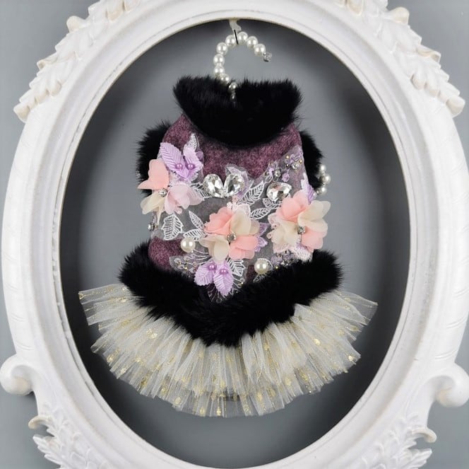 大型犬もOK セミオーダー 夜会の雰囲気 紫のベストとお花のドレス