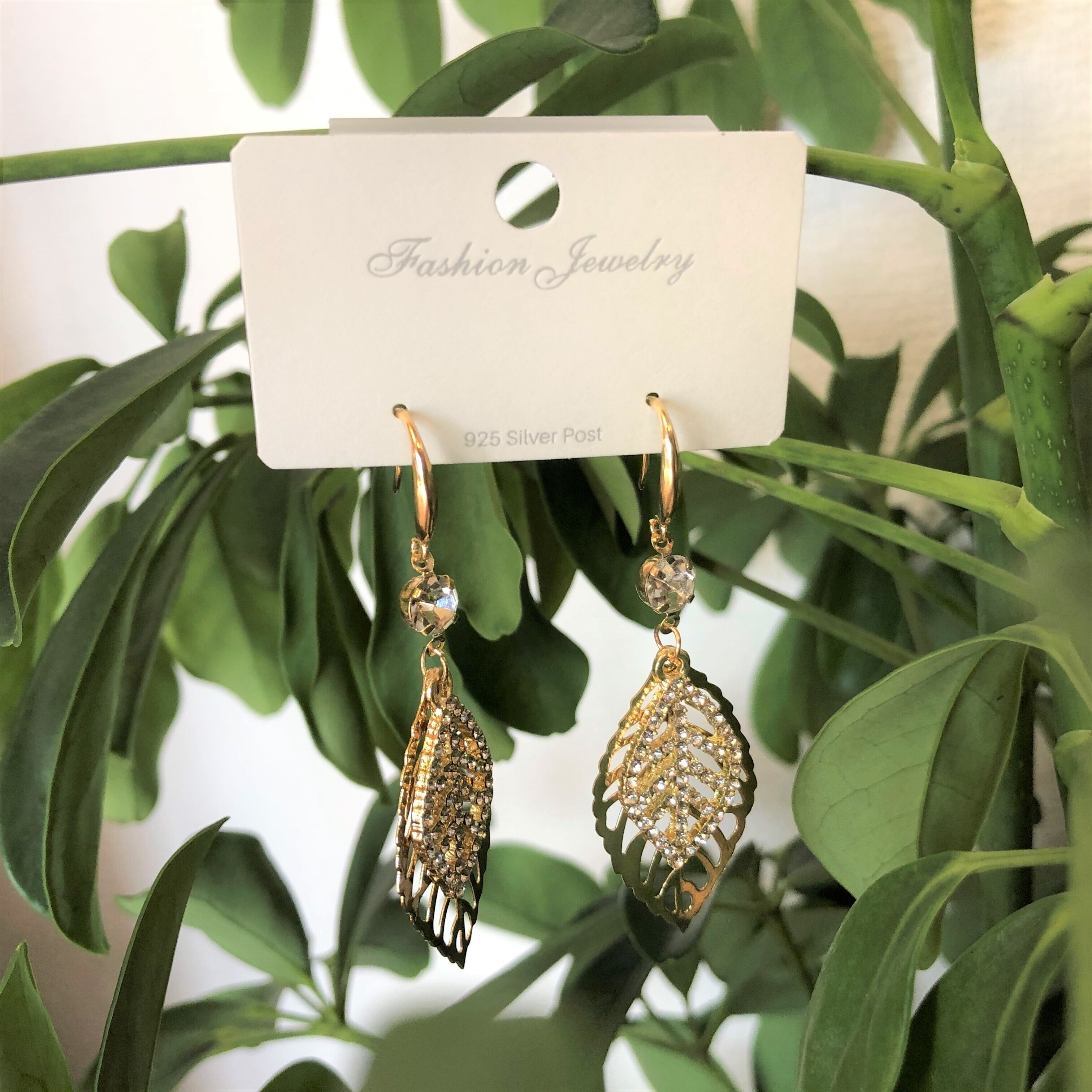 【601】モンステラのピアス／イヤリング／葉っぱ 601】モンステラのピアス／イヤリング／葉っぱ