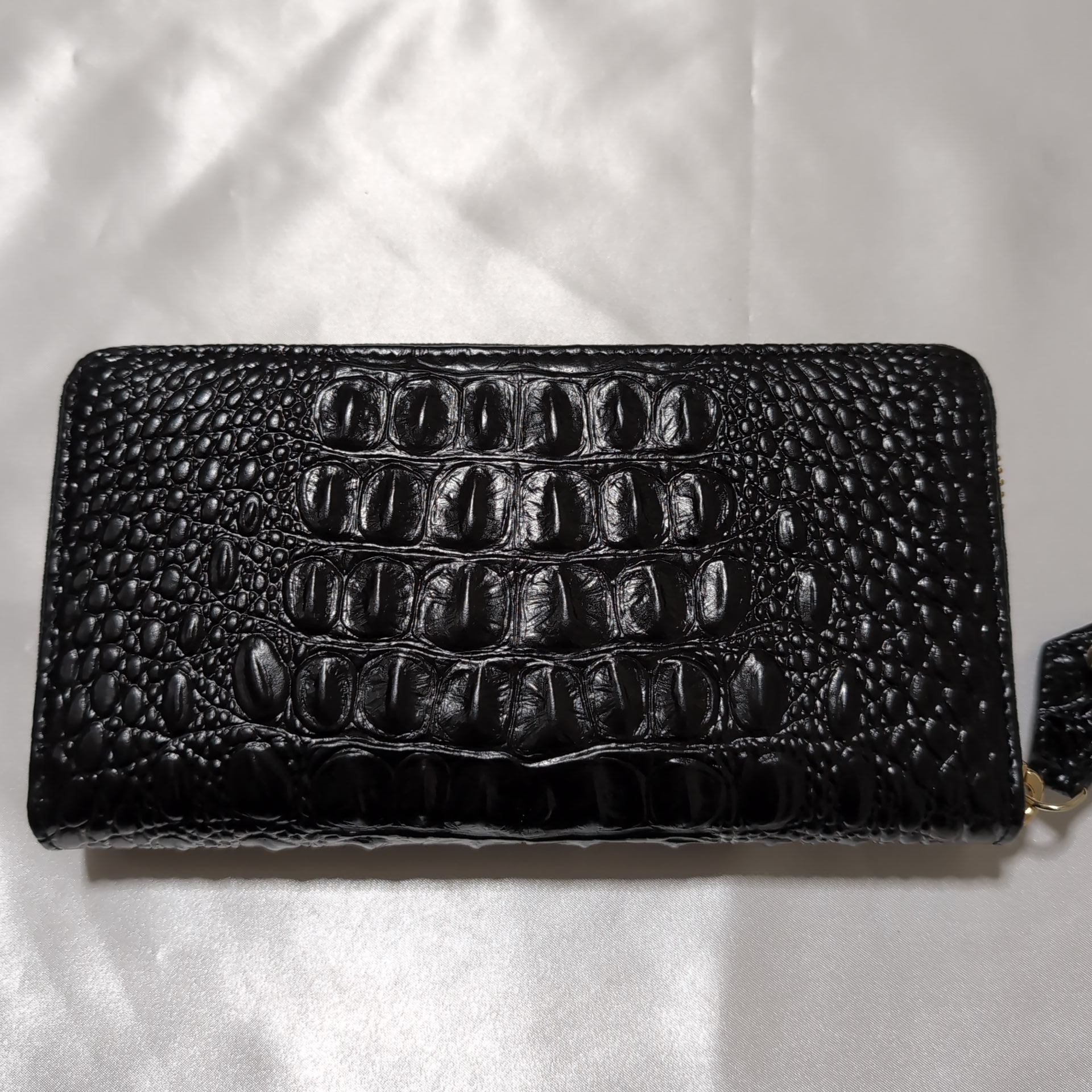 ヴィヴィアンウエストウッド ラウンドファスナー長財布 エンボス