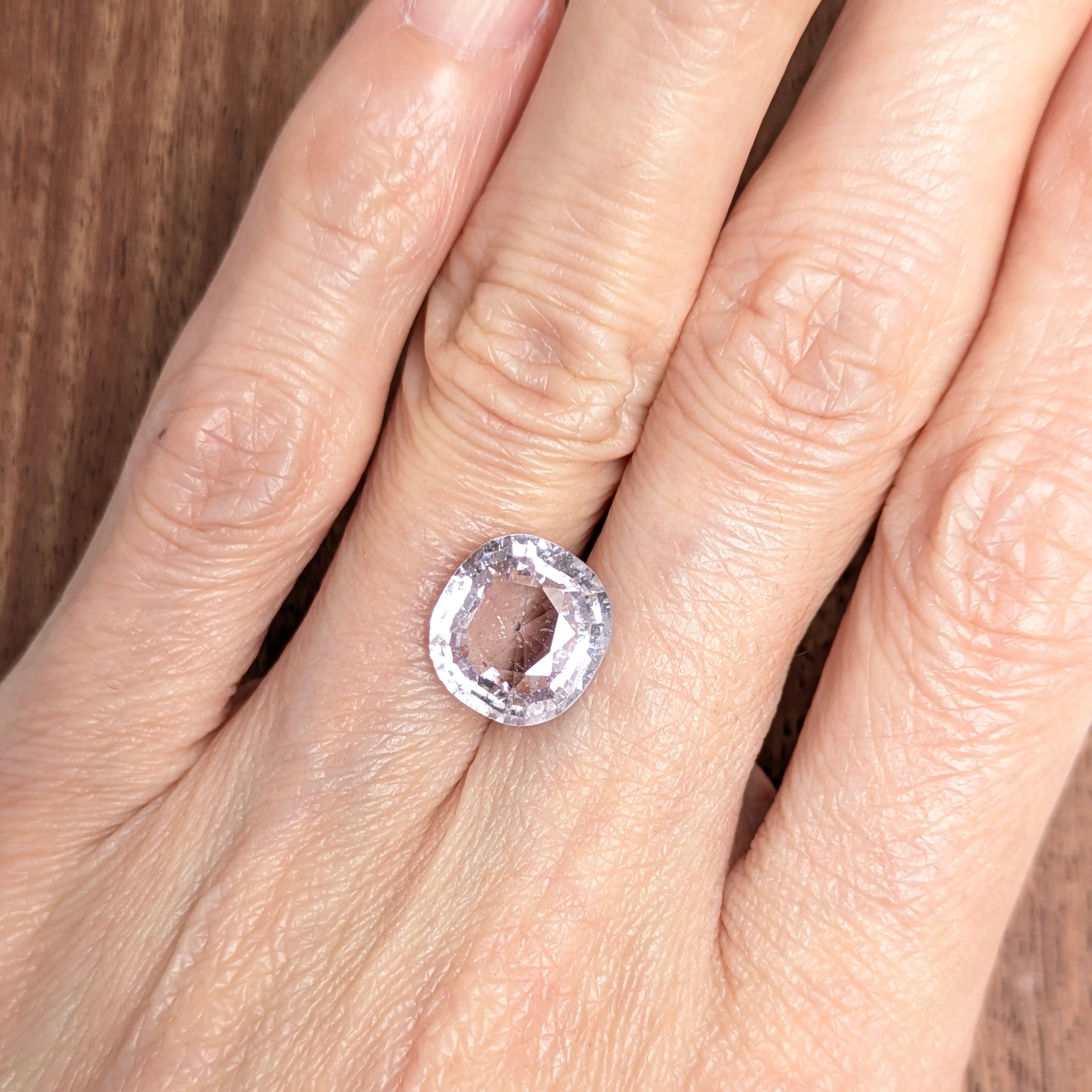 ゴビ石−297 ゴビ瑪瑙　花眼　ピンクの「眼」 ピンクスピネルルース ミャンマー・モゴック産【4.26ct】PRO208533