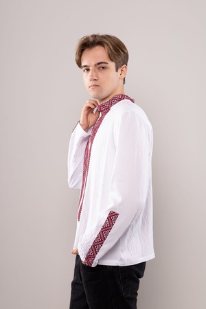 ウクライナ刺繍ヴィシヴァンカ　クロスステッチ手刺繍　Lサイズ　メンズ