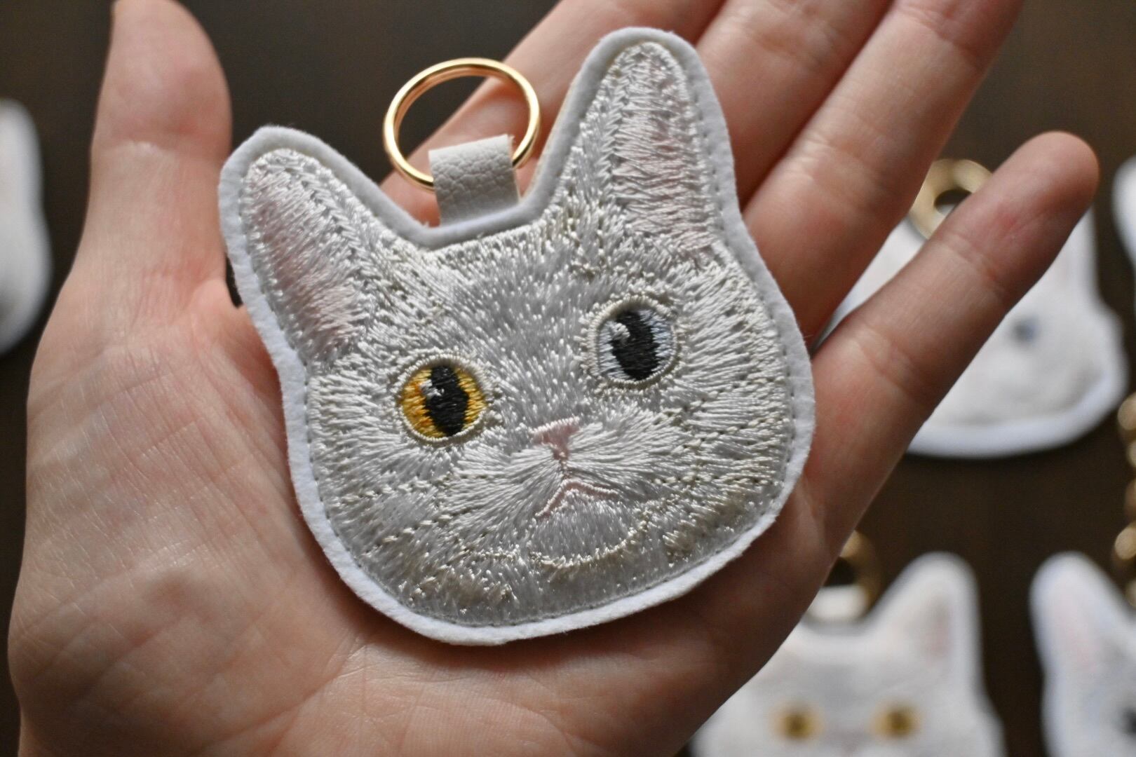 白猫ちゃんのキーホルダー【短毛】 | 猫と暮らす洋裁店
