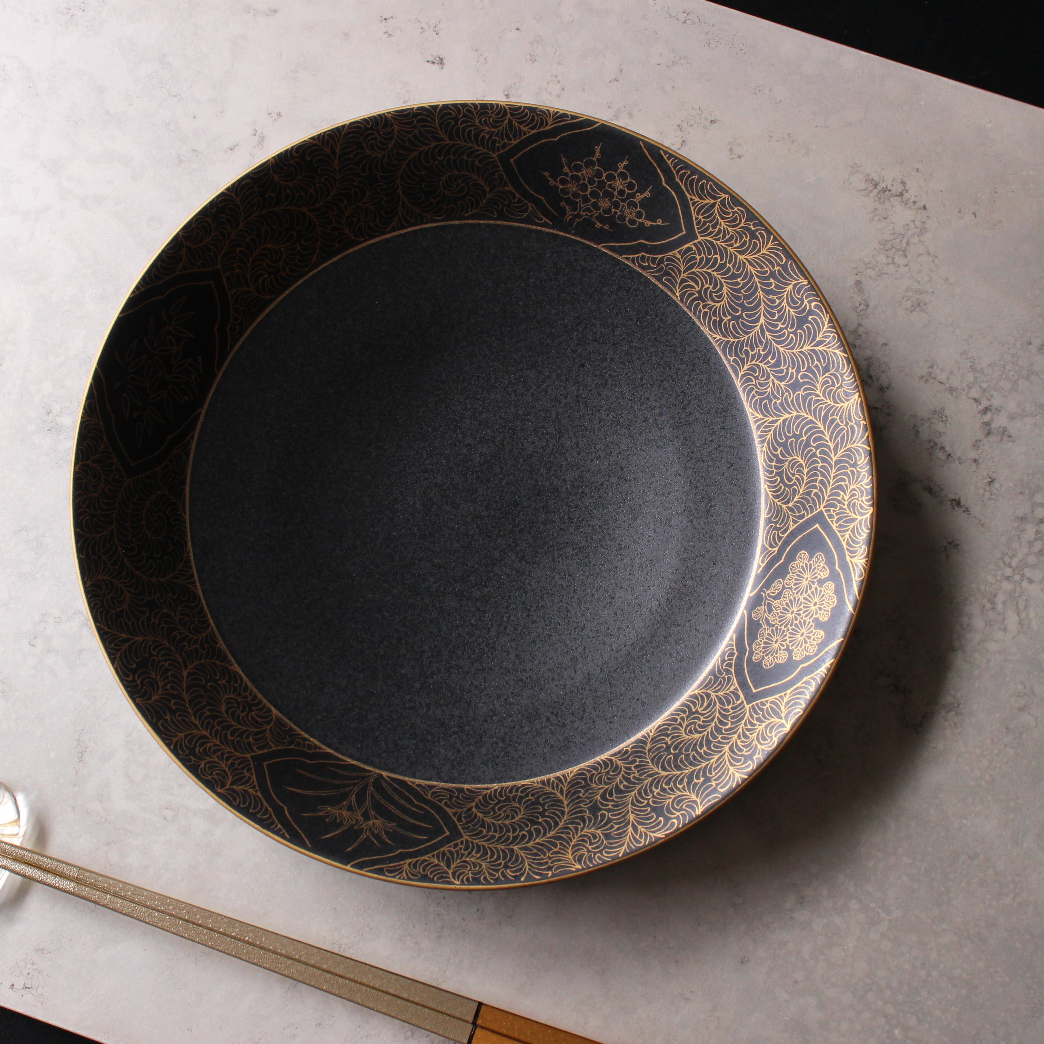 有田焼 黒マット 渕金彩四君子 7寸深皿 | 芦屋貴兆陶家 online shop