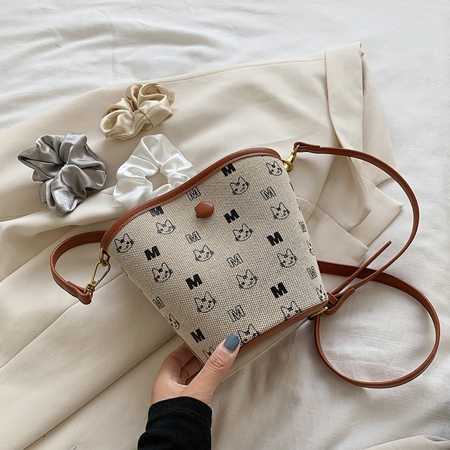 新しい小さなバッグ女性バッグ2020新しい波インネット赤ファッションワイルドメッセンジャーバッグエインワンショルダーバケットバッグ Tiancai_Wing_Bag4293808