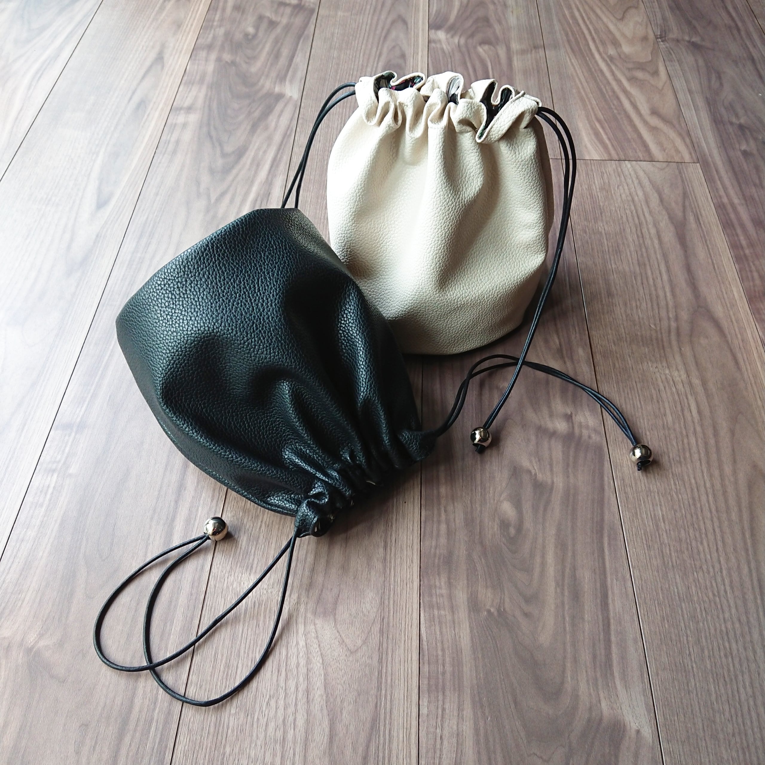 bagjack small pouchette レザーポシェット 巾着 美品 bagjack small pouchette レザーポシェット 巾着 美品