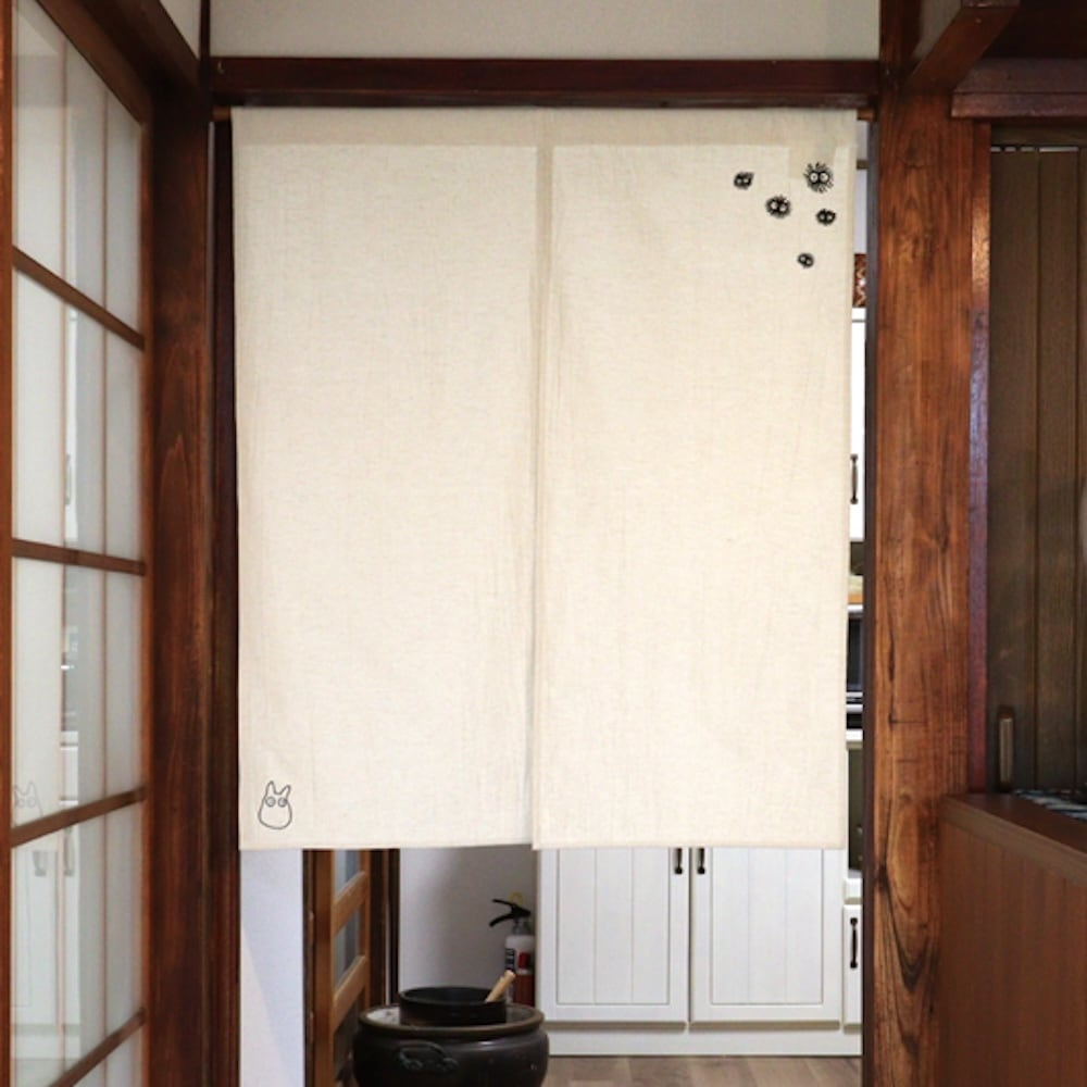 【NEW】となりのトトロ 刺繍のれん KUROSUKE アイボリー(2700)