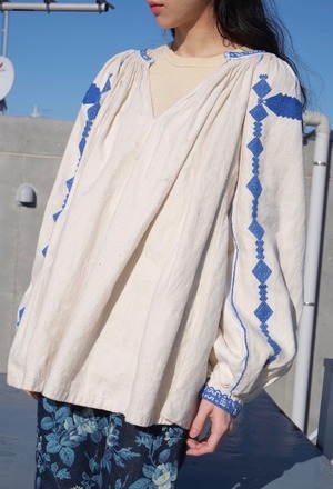 vintage/yohaku Romanian blouse.