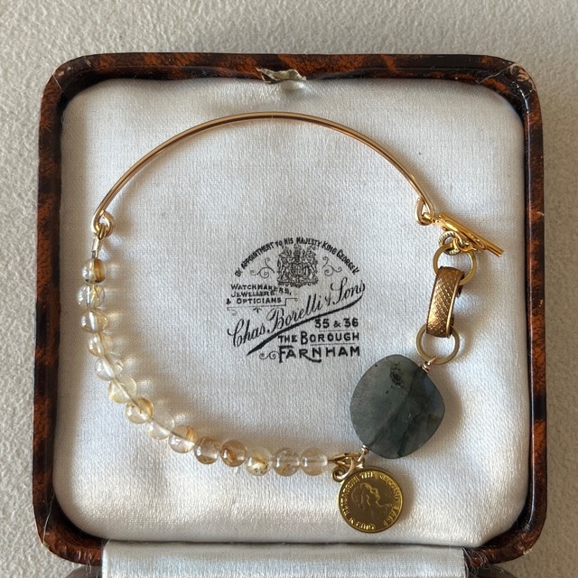 ルチルクォーツのバングルブレスレット