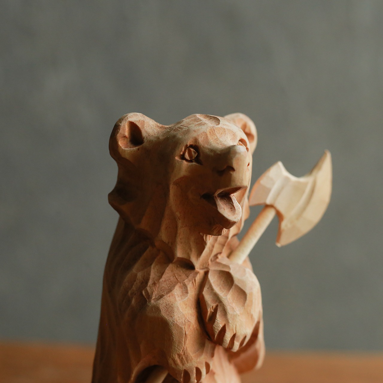 王国を守る、斧を持ったクマ 2