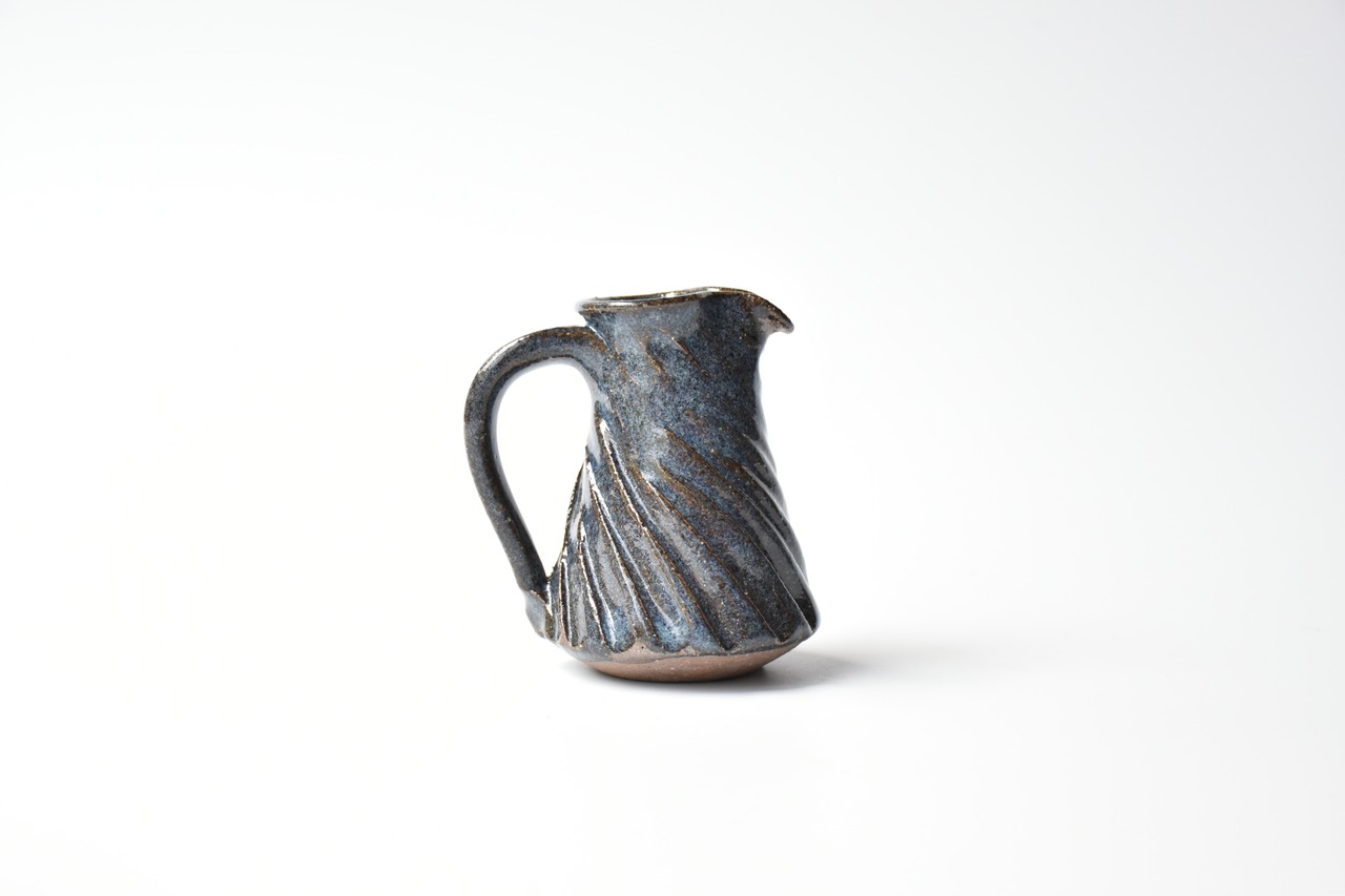 小代瑞穂窯 / 福田るい : ミルクピッチャー ストレート型 斜めしのぎ 青
