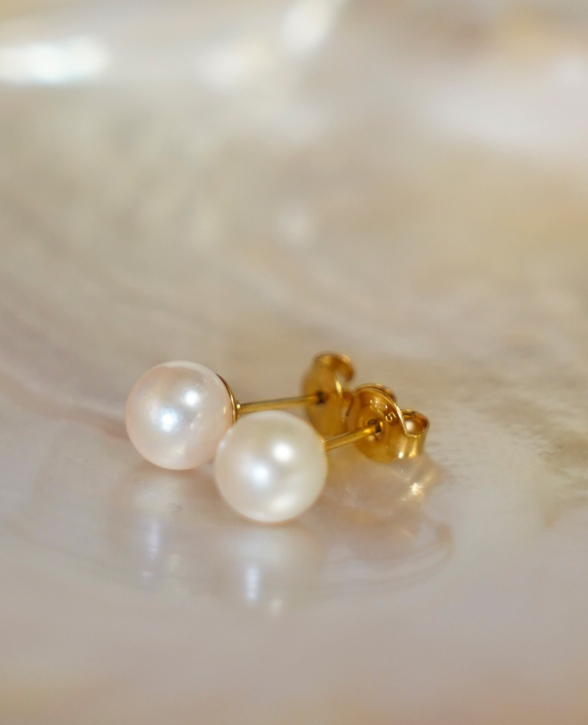 (SV)AkoyaPearl Pierced